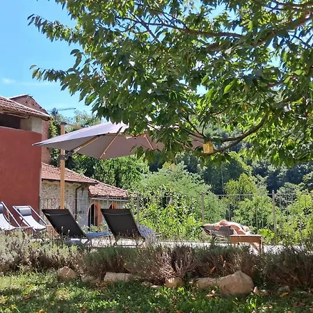 La Casa Rossa بيت للعطل *