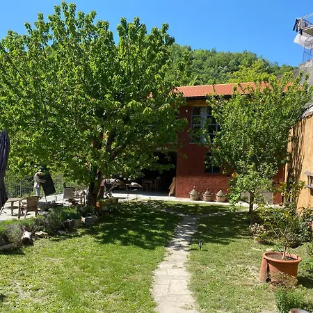 La Casa Rossa بيت للعطل Camerana